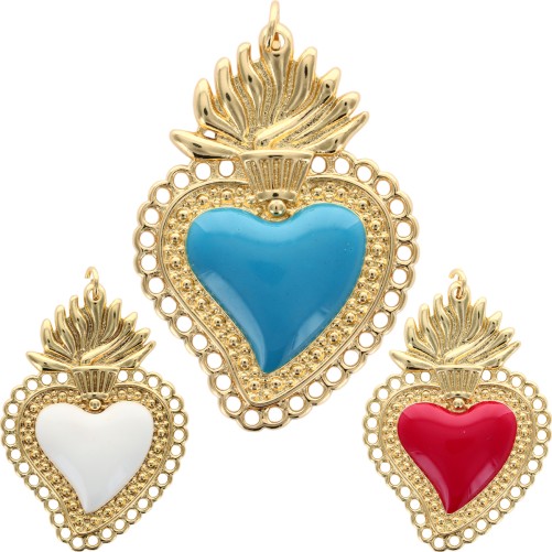 Pendentif de l'EX-VOTO en laiton doré supérieur, H, 4 cm, avec cœur émaillé. Existe de différentes couleurs.