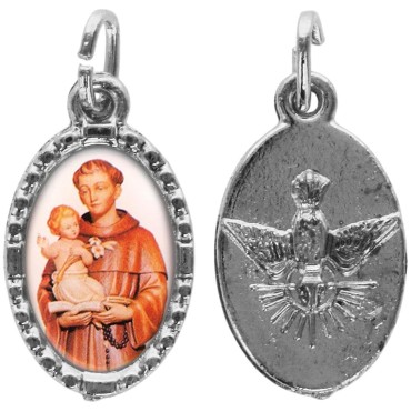 Médaille métal de couleur argentée ovale avec rebord effet dentelle H.1,5 cm avec résine. Disponible avec différents Saints.