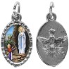 Médaille métal de couleur argentée ovale avec rebord effet dentelle H.1,5 cm avec résine. Disponible avec différents Saints.