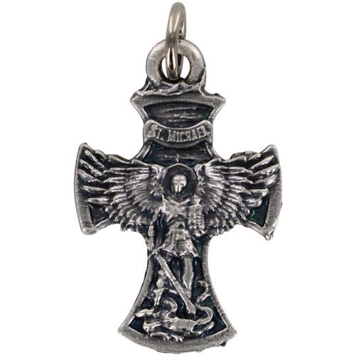 Croix en métal de Saint Michel. Hauteur 2,5 cm.