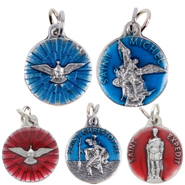 Medaille metal couleur argentee, emaille bleu ou rouge Ø 1,8 cm de differents saints. Couleurs differentes selon arrivage.