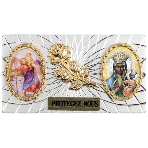 Plaque auto forme rectangle en alu striée H. 3 x 5,5 cm avec rose plus 2 résines, plusieurs saints.