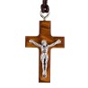 Croix de cou en bois d´olivier avec Christ metal couleur argentee H. 4 cm et cordon cuir 70 cm.