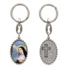 Porte-clés en aluminium de couleur argenté hauteur 3,8 cm, avec résine. Disponible avec plusieurs saints au choix.
