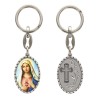 Porte-clés en aluminium de couleur argenté hauteur 3,8 cm, avec résine. Disponible avec plusieurs saints au choix.