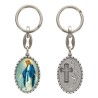 Porte-clés en aluminium de couleur argenté hauteur 3,8 cm, avec résine. Disponible avec plusieurs saints au choix.