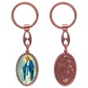 Porte-clés en aluminium de couleur cuivrée, hauteur 3,8 cm, avec résine. Disponible avec plusieurs saints au choix.