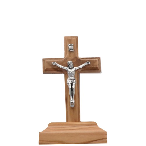 Crucifix en bois dolivier avec Christ en métal couleur argentée sur socle