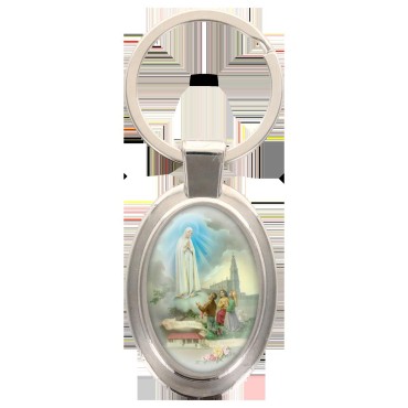 Porte-clés en métal de couleur argenté de forme ovale H. 4.3 cm. Livré en boite cadeaux. Existe avec différents Saints.